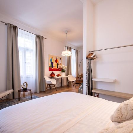 Modern Downtown Apt - Renovated, On Ideal Location Prag Exteriör bild