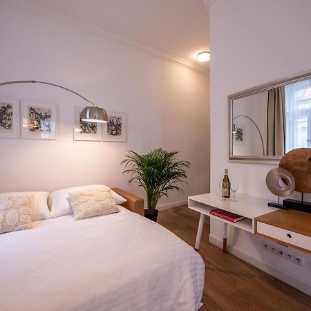 Modern Downtown Apt - Renovated, On Ideal Location Prag Exteriör bild