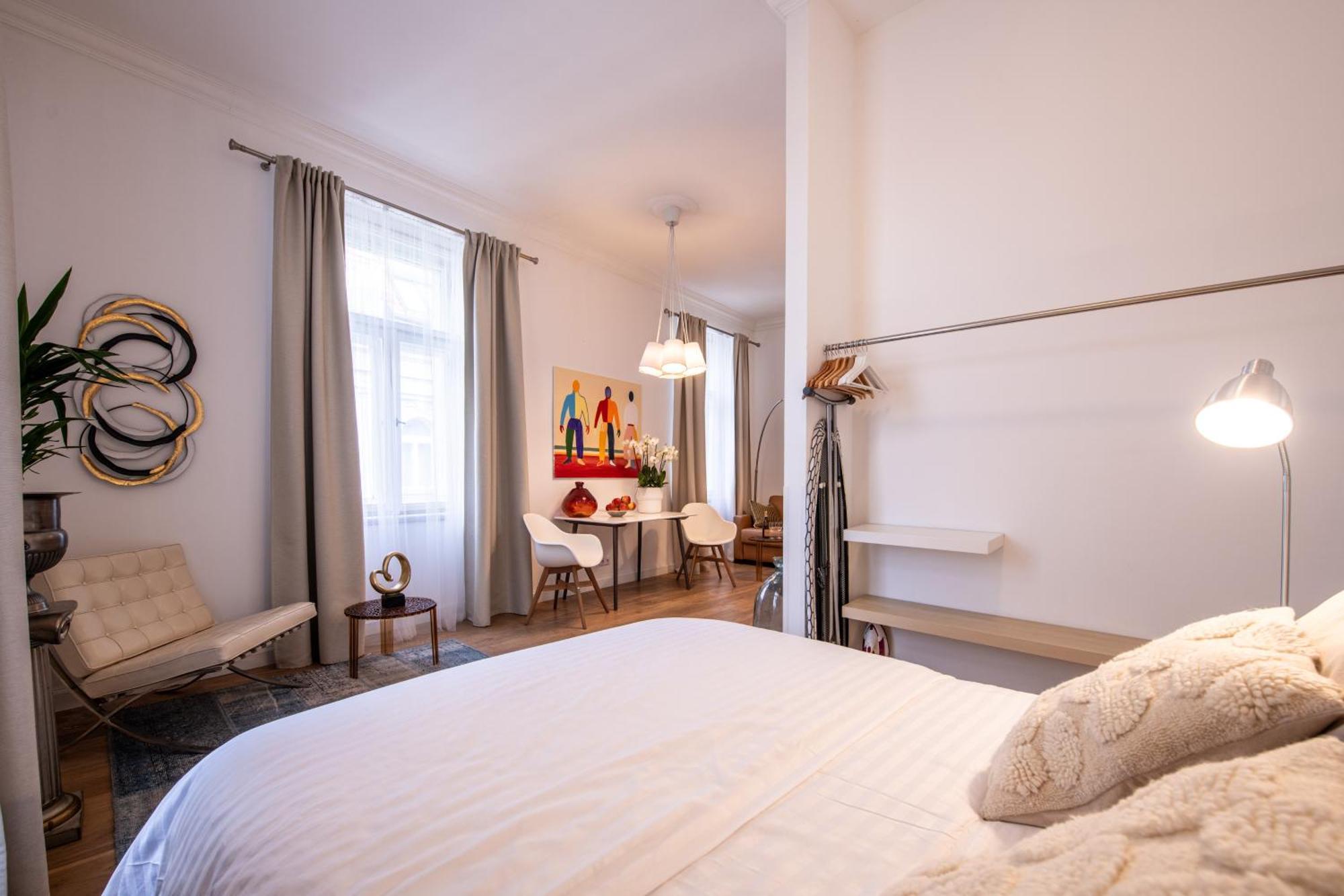Modern Downtown Apt - Renovated, On Ideal Location Prag Exteriör bild