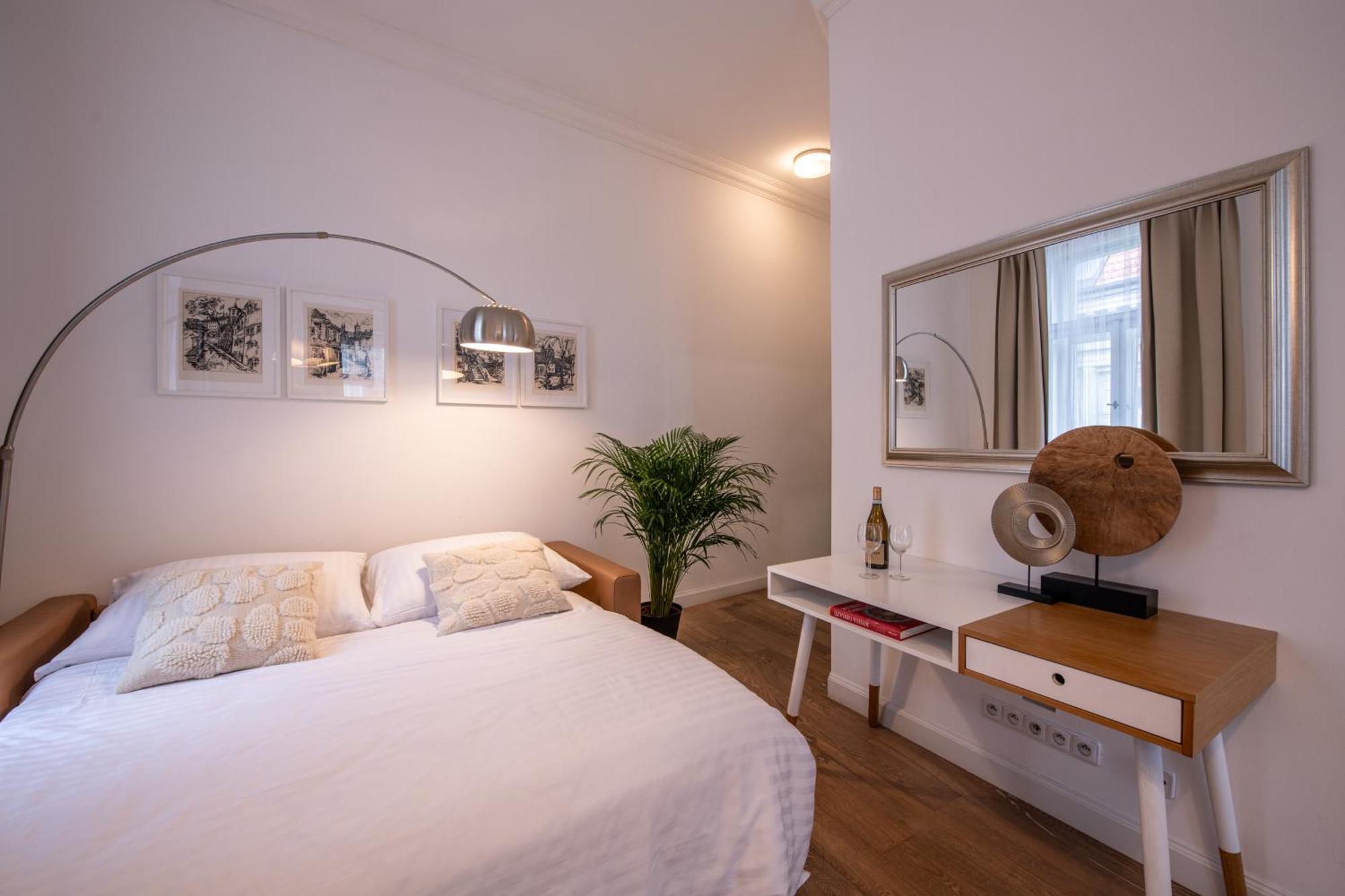 Modern Downtown Apt - Renovated, On Ideal Location Prag Exteriör bild