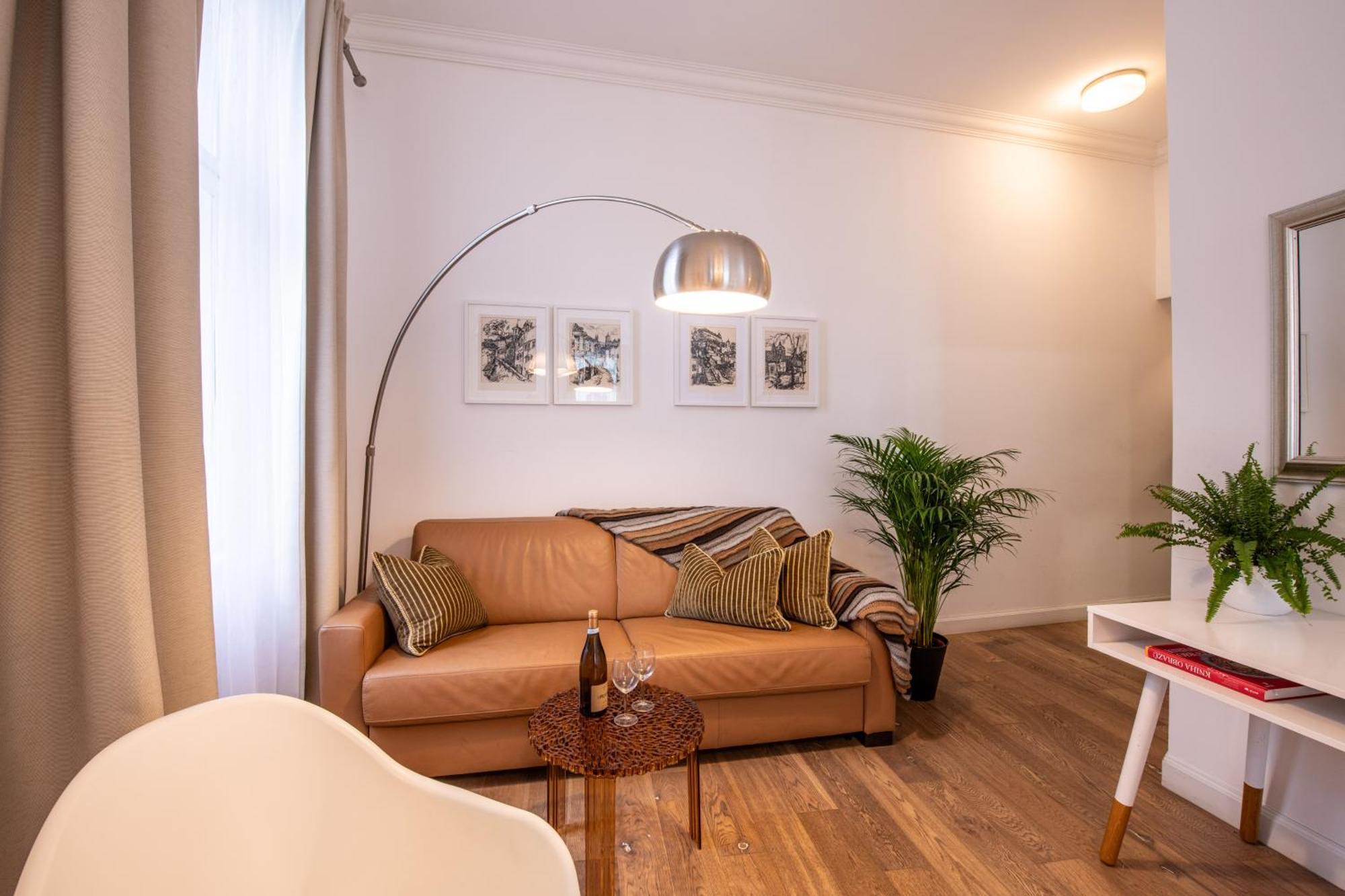 Modern Downtown Apt - Renovated, On Ideal Location Prag Exteriör bild