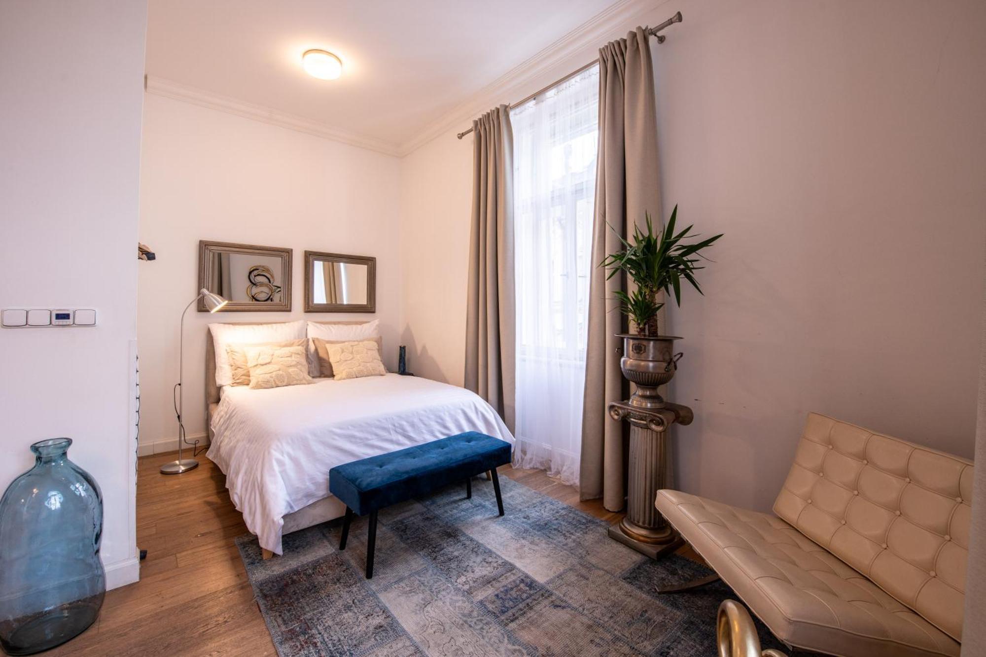 Modern Downtown Apt - Renovated, On Ideal Location Prag Exteriör bild