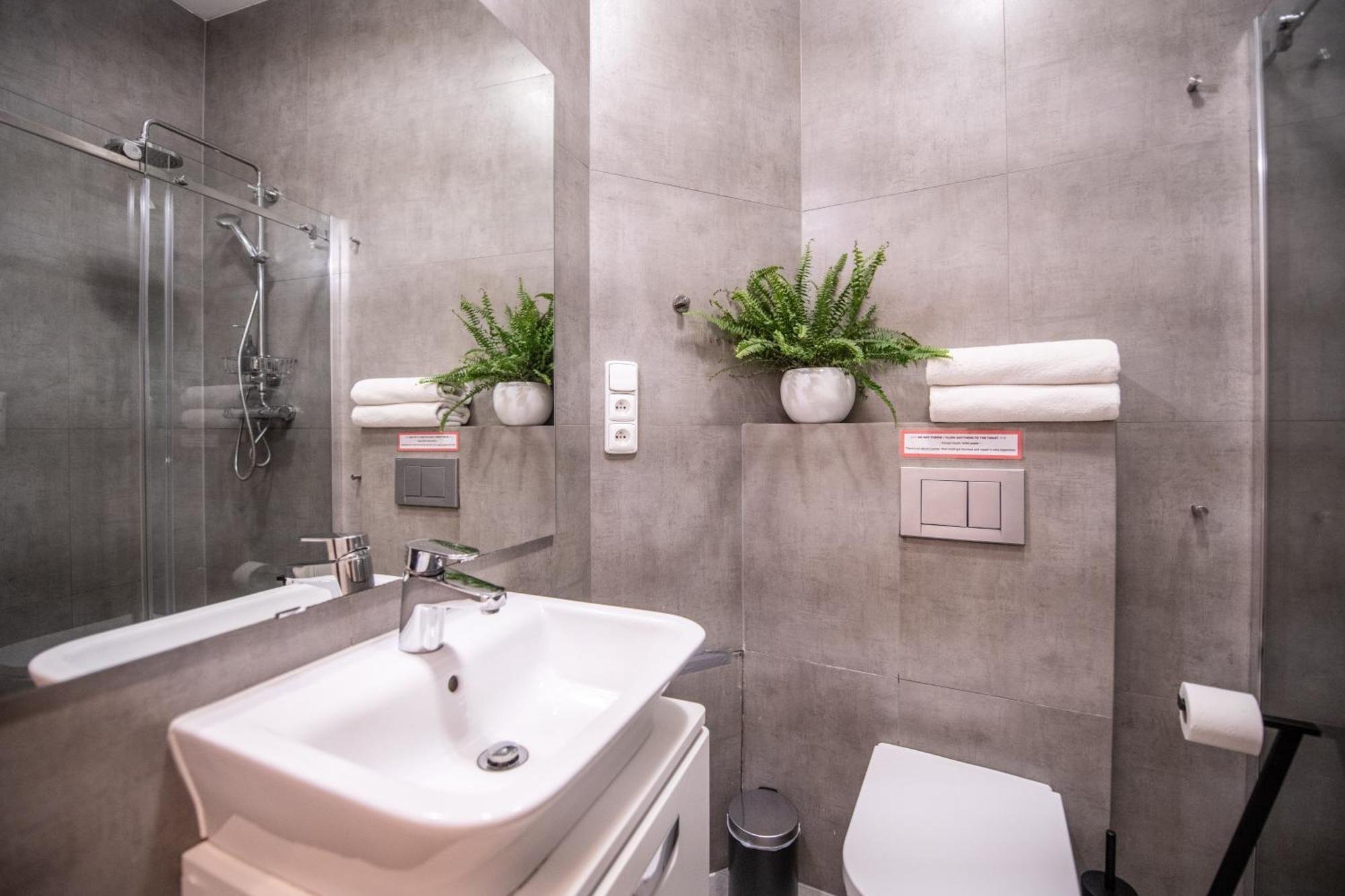 Modern Downtown Apt - Renovated, On Ideal Location Prag Exteriör bild