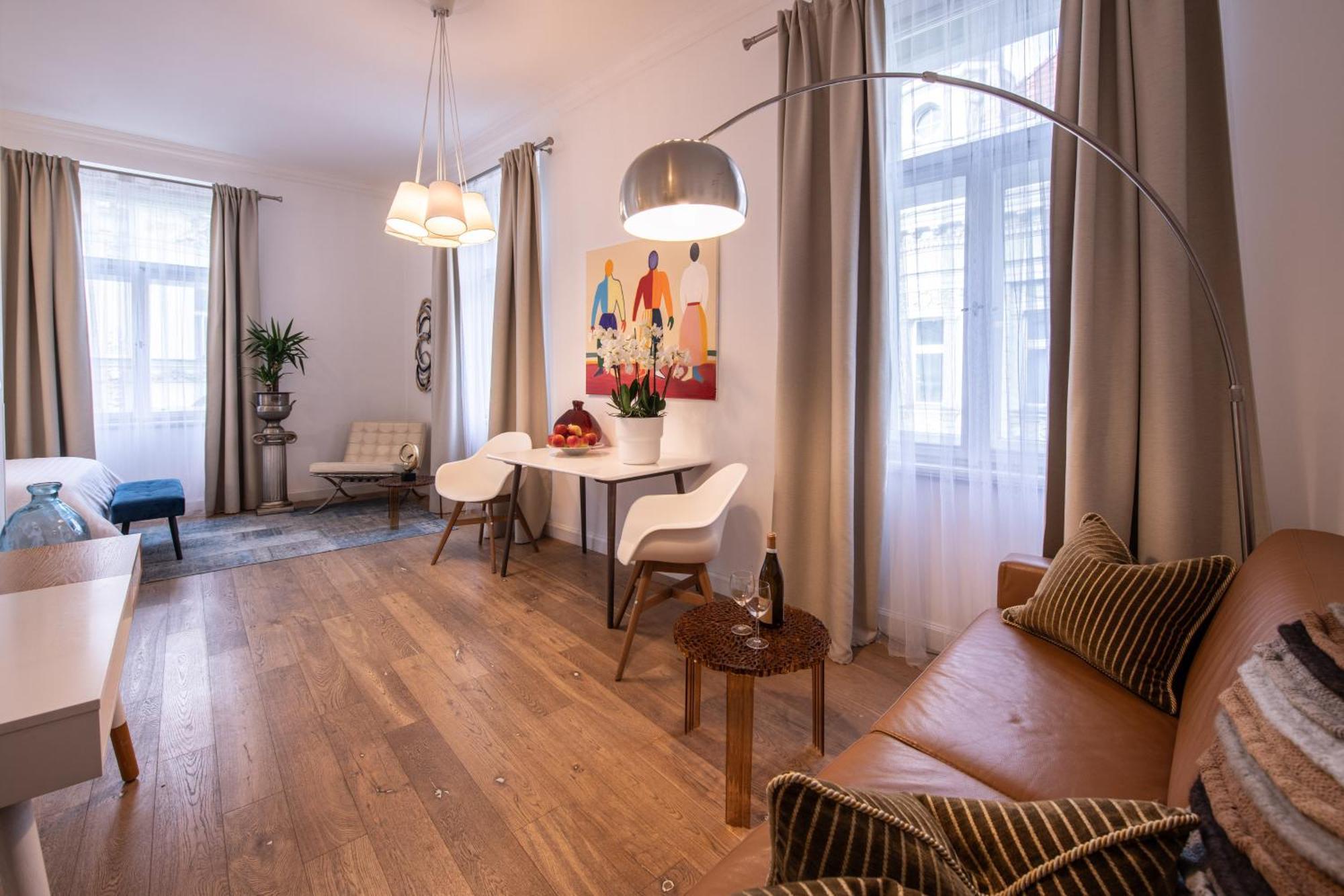 Modern Downtown Apt - Renovated, On Ideal Location Prag Exteriör bild