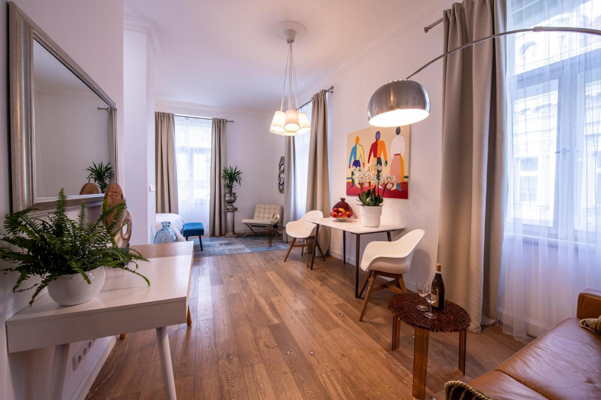 Modern Downtown Apt - Renovated, On Ideal Location Prag Exteriör bild