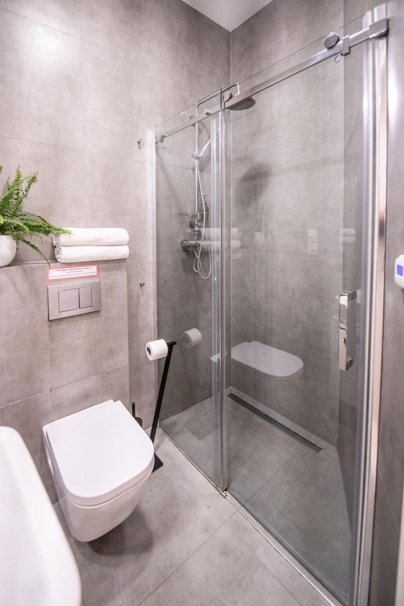 Modern Downtown Apt - Renovated, On Ideal Location Prag Exteriör bild