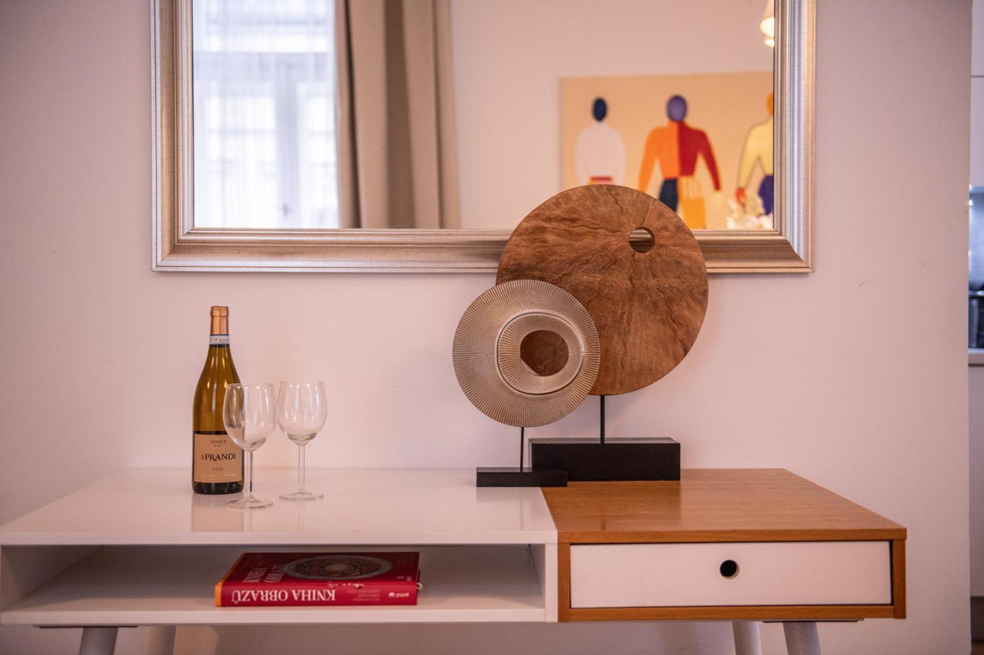 Modern Downtown Apt - Renovated, On Ideal Location Prag Exteriör bild