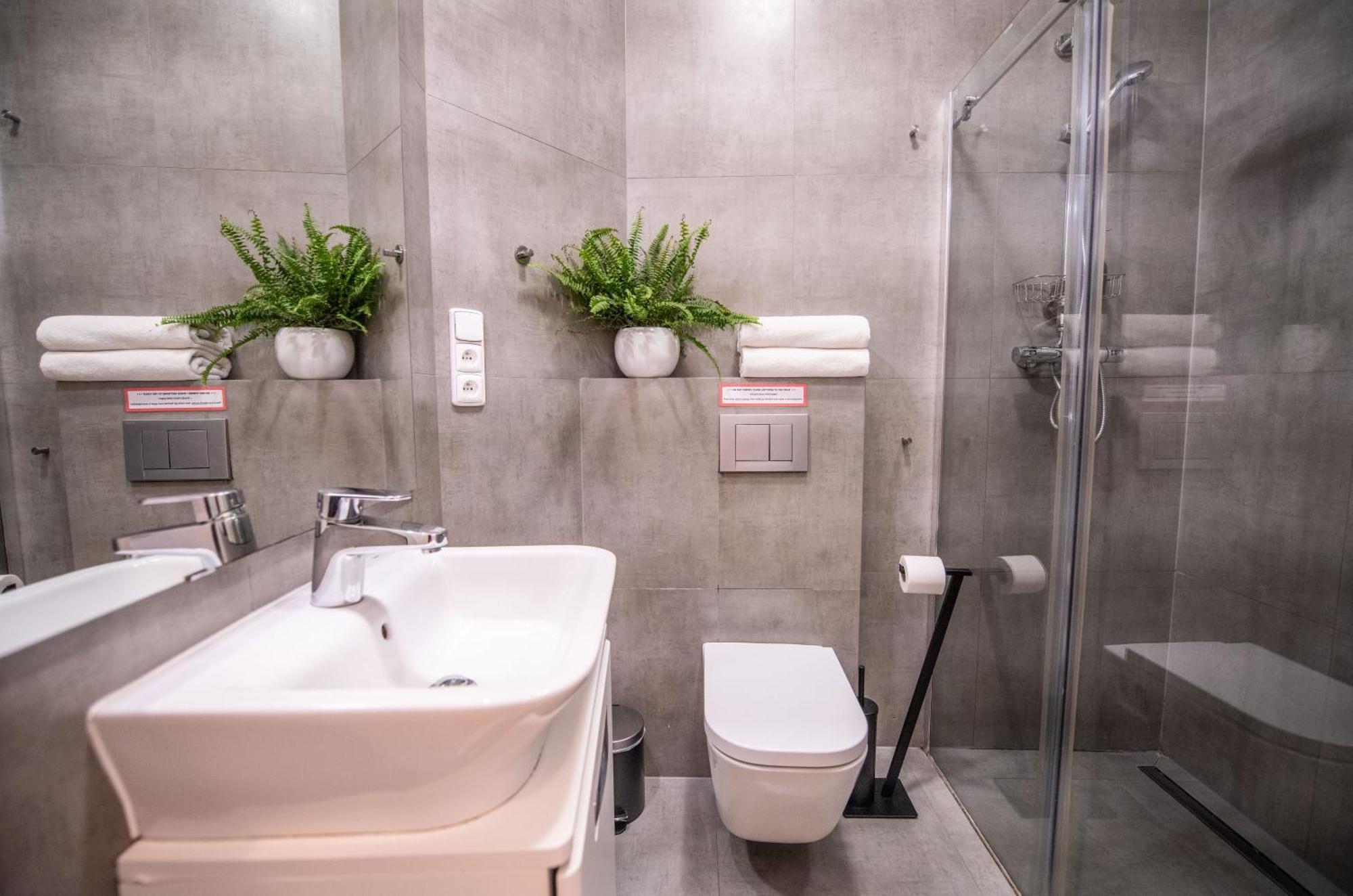 Modern Downtown Apt - Renovated, On Ideal Location Prag Exteriör bild