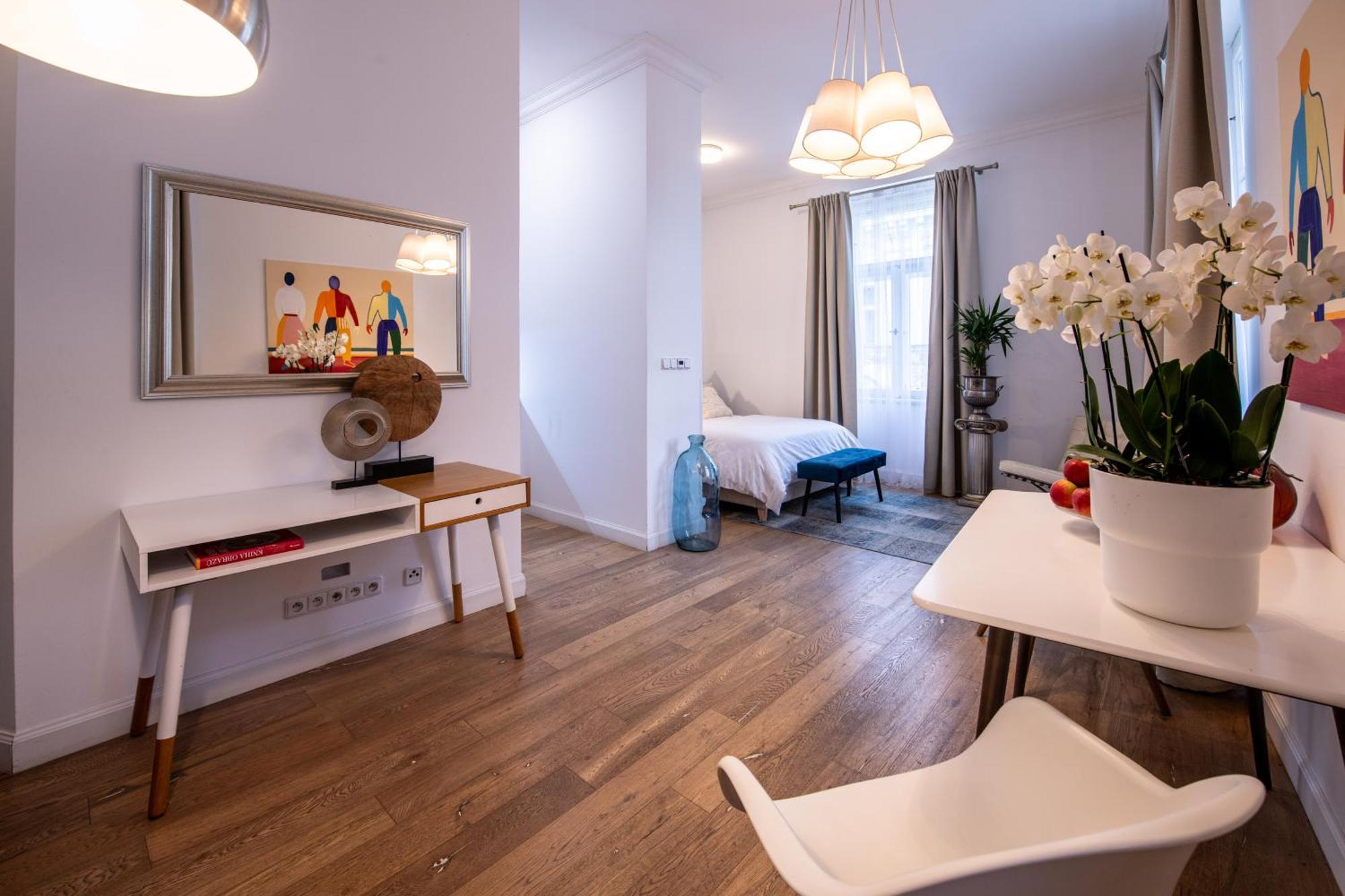 Modern Downtown Apt - Renovated, On Ideal Location Prag Exteriör bild